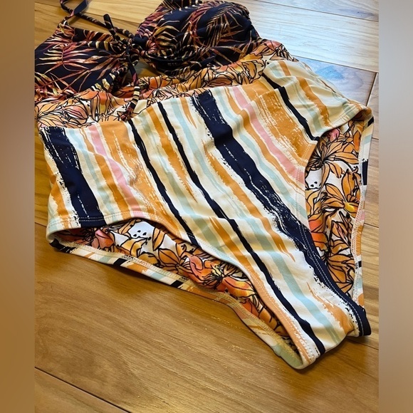 Social Angel Cut Out One Piece Cross Strap Back Floral/Stripes Navy Size Large - Picture 4 of 13